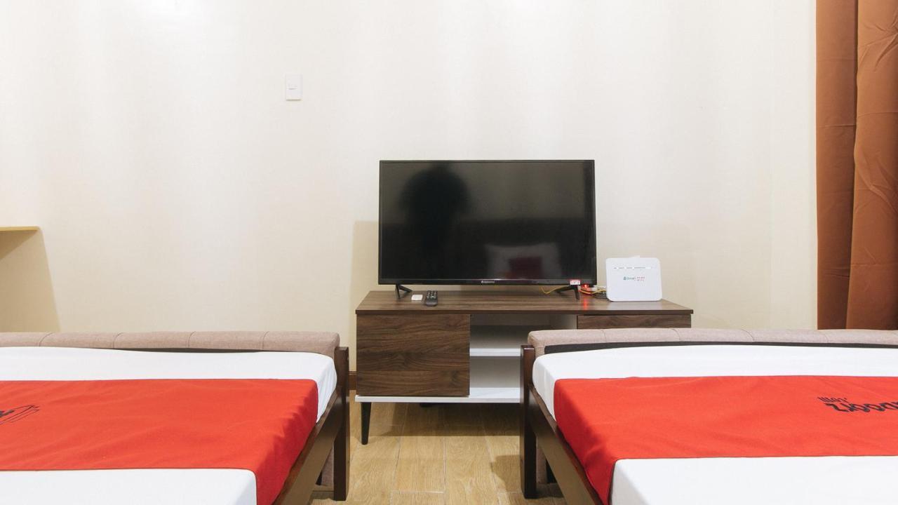 Reddoorz Plus @ Cuarto Verde Staycation Las Piñas Luaran gambar